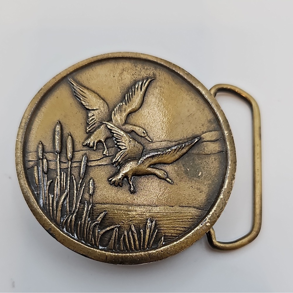 Vintage 1976 Indiana Metal Craft Brass Belt Buckle B97 Ducks Geese In Flight